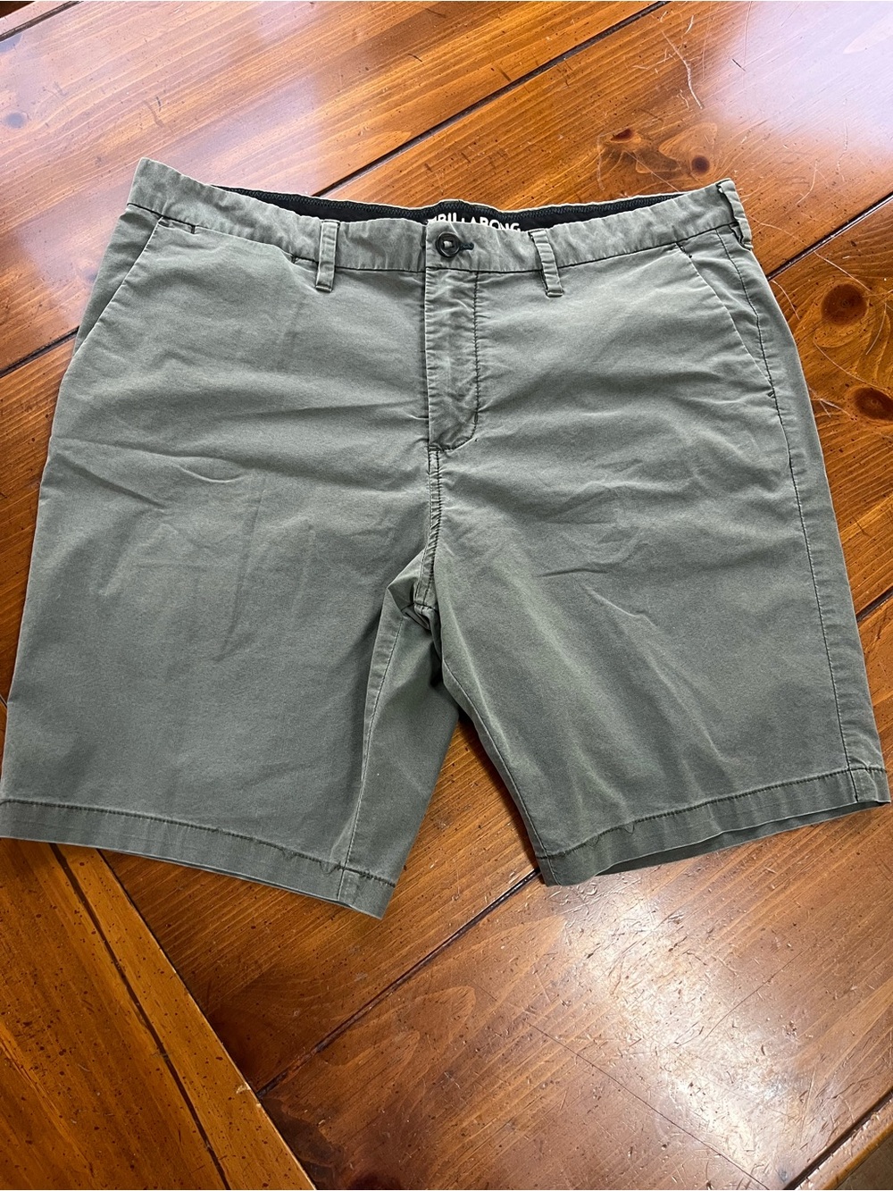 Billabong Men’s Chino Walk Shorts Size 38 Gray Green Sage Flat Front EUC